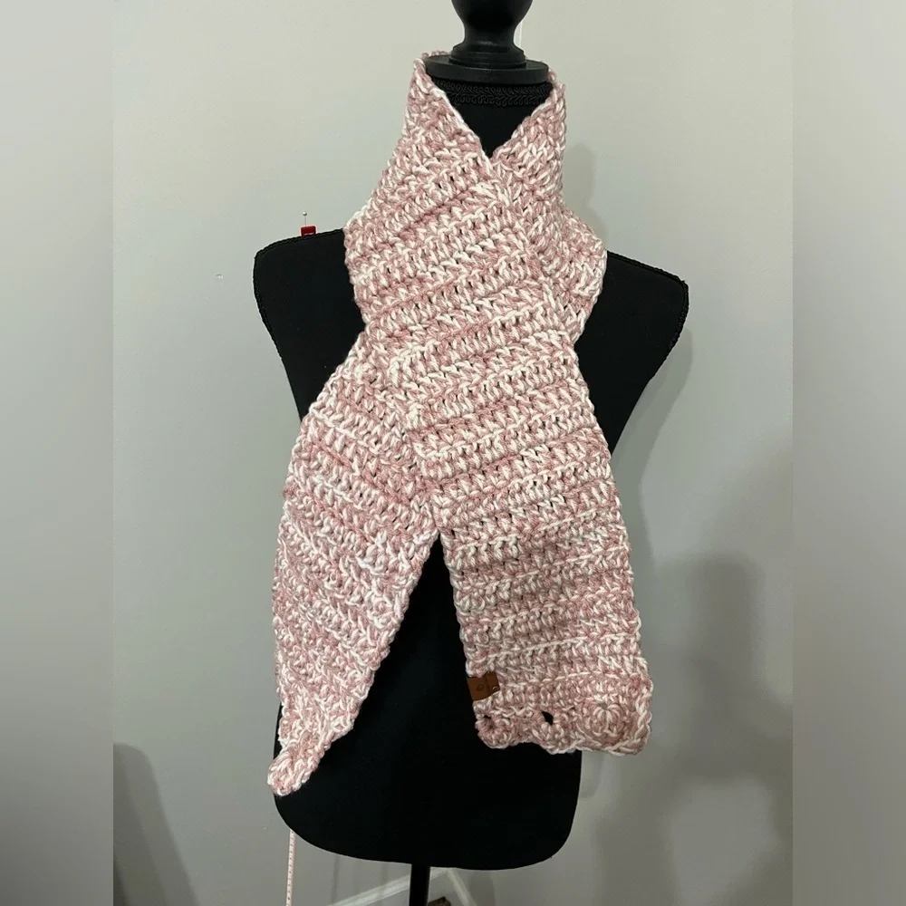 NWT KNANA KNOTS Scarf, Rose and Ivory White mixed color. Warm Soft Cozy